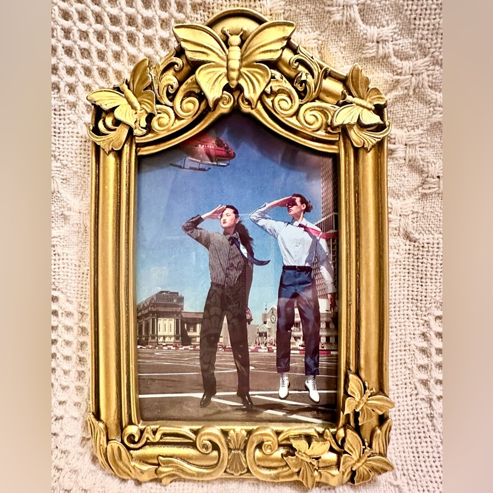 Table Top Ornate Gold Photo Frame w  Butterflies 8x5